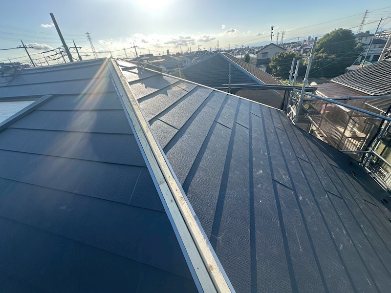 東京都練馬区西大泉｜錆びにくく高耐久なガルバリウム鋼板の屋根材を採用しました！