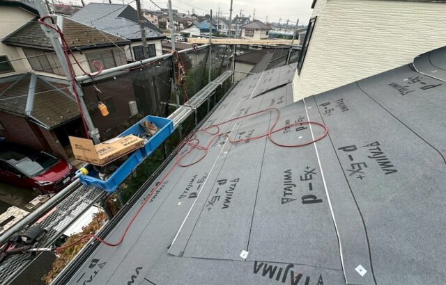 屋根からの雨漏りを防ぐ最重要箇所、ルーフィングの敷設｜東京都練馬区西大泉