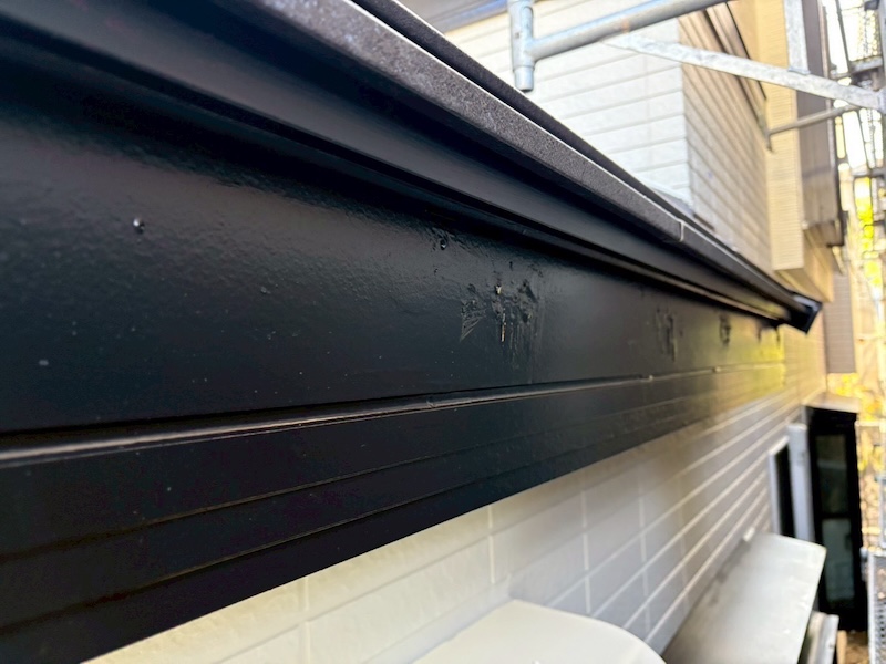 東京都練馬区西大泉｜雨樋交換を実施しました！金具設置までをレポート