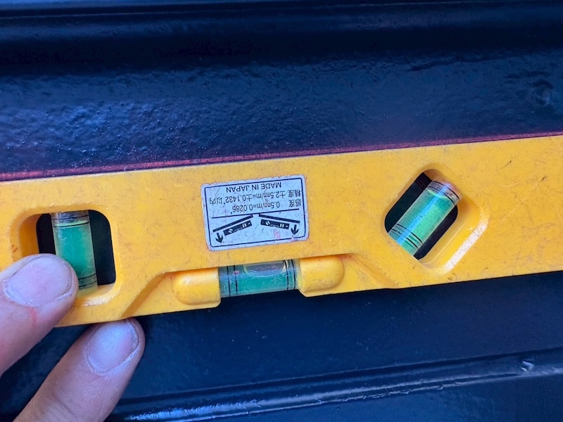 東京都練馬区西大泉｜雨樋交換を実施しました！金具設置までをレポート