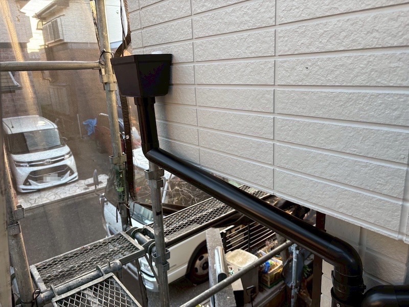 東京都練馬区西大泉｜集水器や縦樋、寄せマス、袖マスなど他の部材設置作業