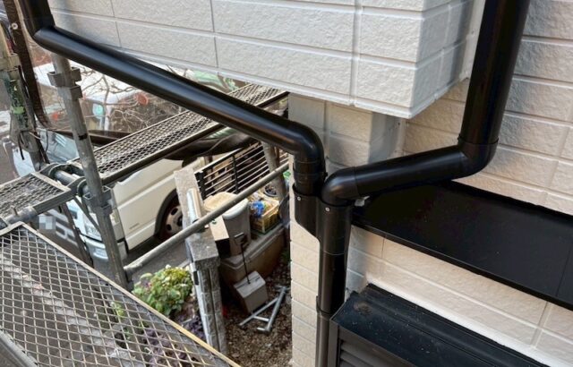東京都練馬区西大泉｜集水器や縦樋、寄せマス、袖マスなど他の部材設置作業