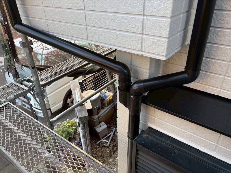 東京都練馬区西大泉｜集水器や縦樋、寄せマス、袖マスなど他の部材設置作業