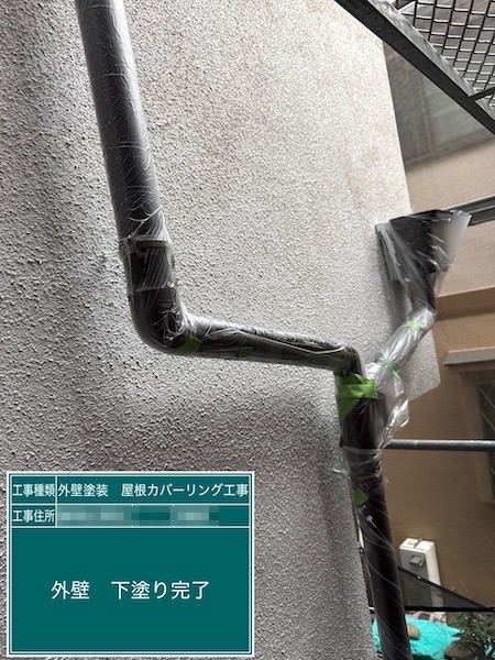 外壁塗装の中塗り工程 上塗り塗料1回目|東京都練馬区高松