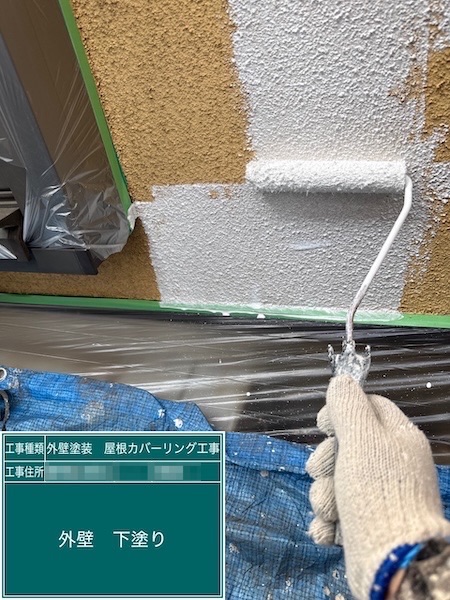 外壁塗装の中塗り工程 上塗り塗料1回目|東京都練馬区高松