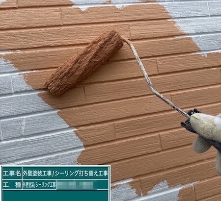 外壁塗装の中塗り工程 上塗り塗料1回目、塗装する目的とは？｜東京都練馬区